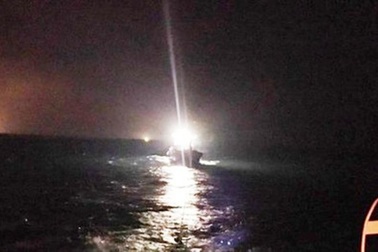 Kịp thời cứu 6 ngư dân lênh đênh trên biển