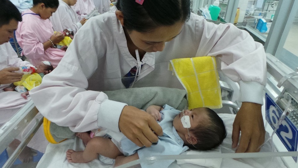 Thời tiết chuyển mùa, vi rút “mê trẻ em” hoành hành gây bệnh - 3 Thời tiết chuyển mùa, vi rút “mê trẻ em” hoành hành gây bệnh - 3
