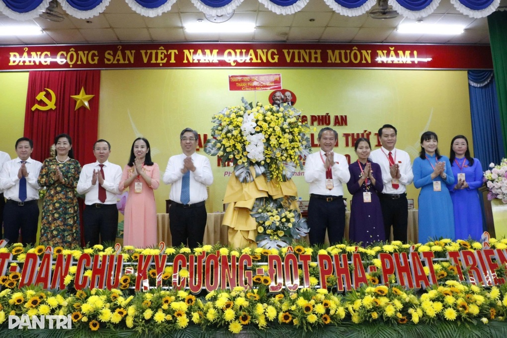 Nguyên Chủ tịch nước Nguyễn Minh Triết dự Đại hội Đảng bộ phường Phú An - 3 Nguyên Chủ tịch nước Nguyễn Minh Triết dự Đại hội Đảng bộ phường Phú An - 3