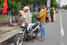 Phạt hơn 1.000 trường hợp phương tiện lưu thông không đúng làn đường 