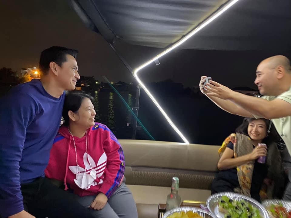 Kiatisuk chia tay bạn bè trước khi sang Việt Nam làm HLV HA Gia Lai - 5 Kiatisuk chia tay bạn bè trước khi sang Việt Nam làm HLV HA Gia Lai - 5