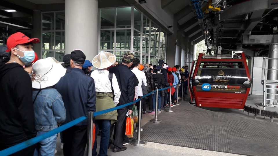 Khách tăng mạnh, Yên Tử rốt ráo đối phó Covid-19 - 1 Khách tăng mạnh, Yên Tử rốt ráo đối phó Covid-19 - 1