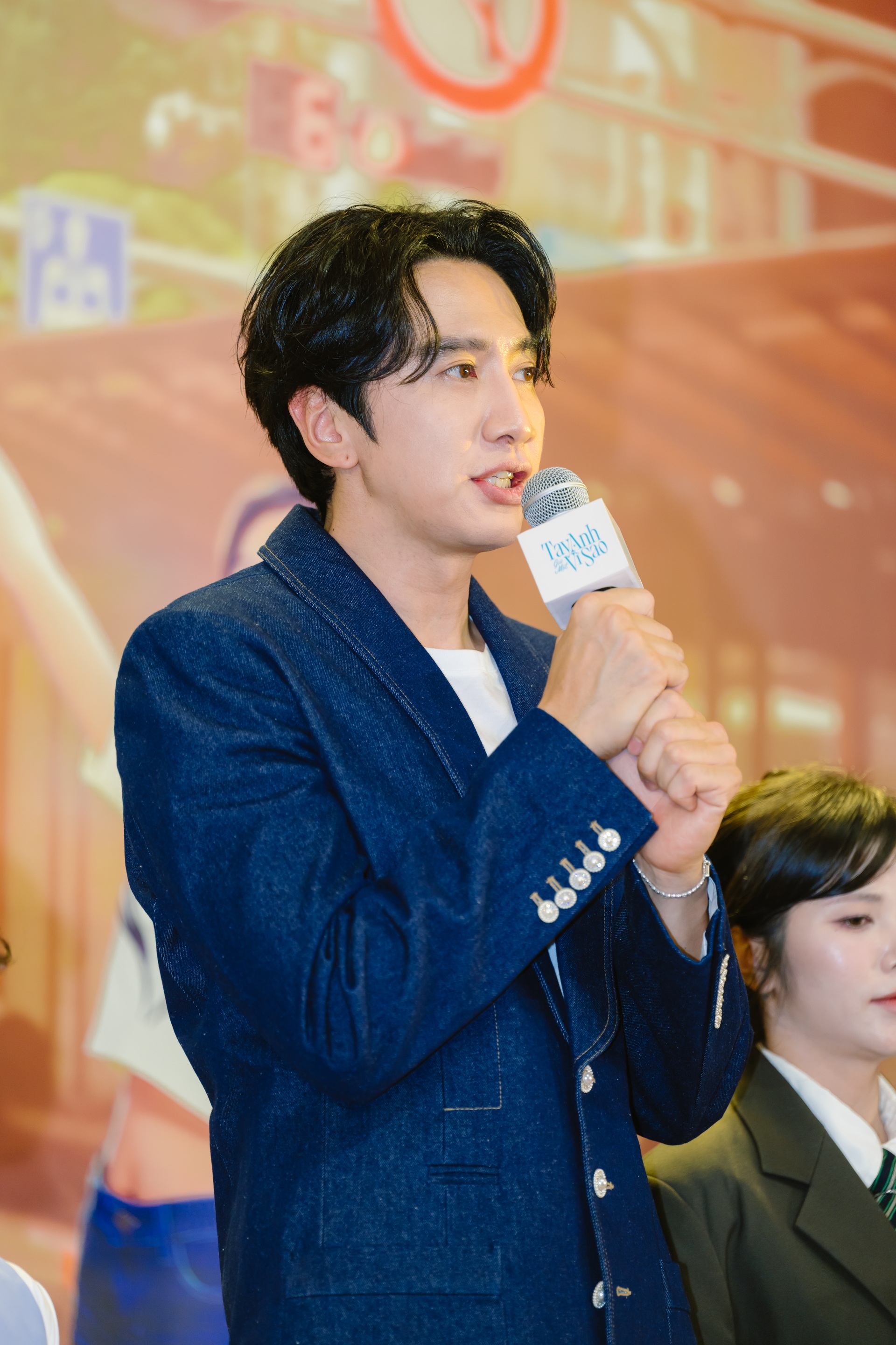 Hoàng tử châu Á cao gần 2m đến Việt Nam, sánh đôi Hoàng Hà gây chú ý - 3