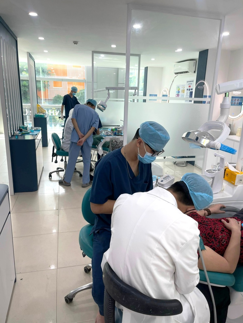 Nha khoa Quốc tế Vindental kiến tạo nụ cười cho khách hàng - 2 Nha khoa Quốc tế Vindental kiến tạo nụ cười cho khách hàng - 2