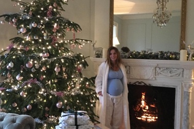 “Sao” quốc tế đồng loạt khoe ảnh đón Giáng sinh ấm áp