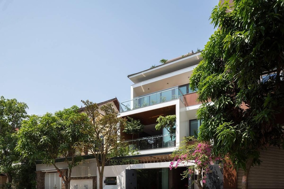 Gia đình ở Vinh xây nhà cản nắng, mùa hè mát lịm nhờ tuyệt chiêu không ngờ - 2 Gia đình ở Vinh xây nhà cản nắng, mùa hè mát lịm nhờ tuyệt chiêu không ngờ - 2