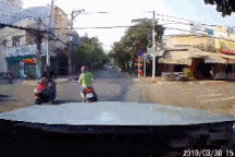 Ngán ngẩm với kiểu đi xe máy như chọc tức người đi đường của một "ninja"