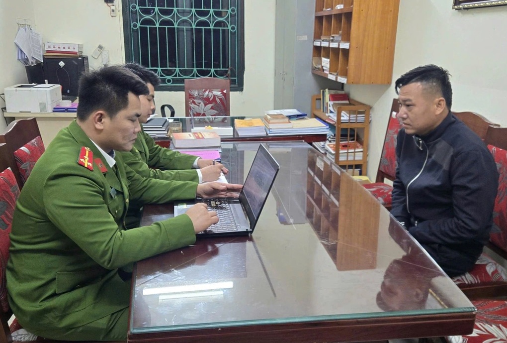 Tạm giữ đối tượng sử dụng vũ khí quân dụng đe dọa vợ - 1