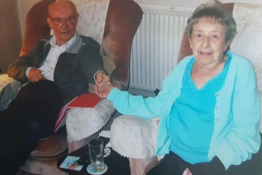 Cảm động chuyện tình "đến cái chết cũng không thể chia lìa" của cặp vợ chồng bên nhau 67 năm