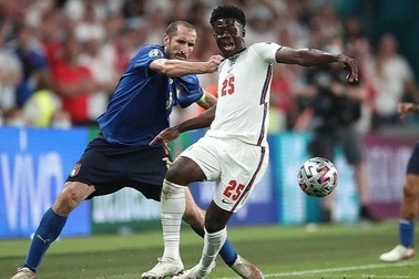 Bất mãn với trọng tài, cổ động viên Anh đòi đá lại trận chung kết Euro 2020