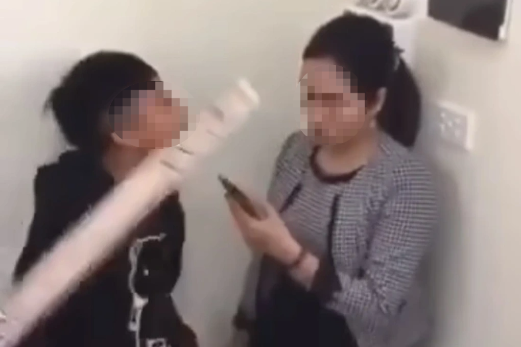 Vụ giáo viên bị học trò ném dép: Đã ai can thiệp hỗ trợ cô trò? - 1 Vụ giáo viên bị học trò ném dép: Đã ai can thiệp hỗ trợ cô trò? - 1