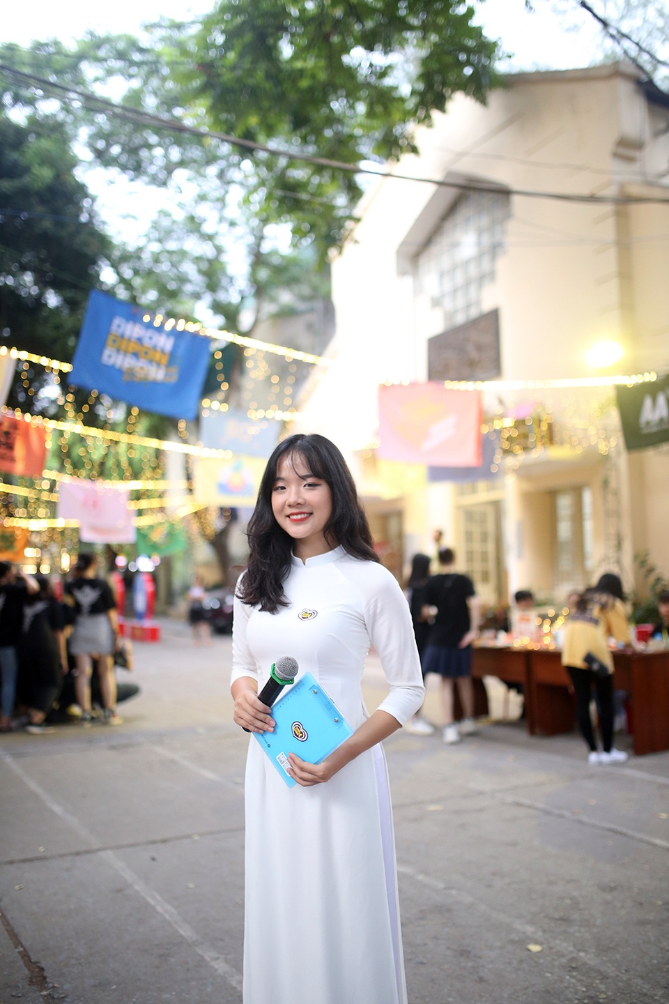 Giọt nước mắt học sinh THPT Việt Đức rơi trong lễ trưởng thành - 1 Giọt nước mắt học sinh THPT Việt Đức rơi trong lễ trưởng thành - 1
