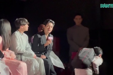 Xuân Lan rơi nước mắt gửi lời nhắn Hương Giang đang thi đấu ở Thái Lan