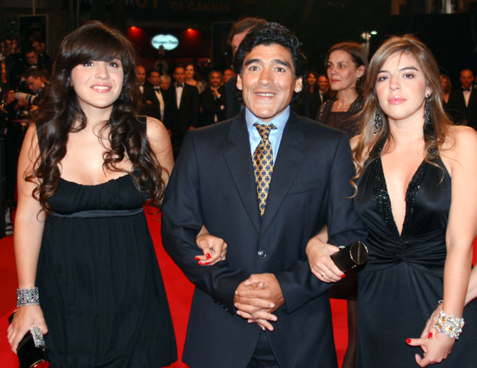 16 người thân tranh giành tài sản thừa kế của Maradona - 1 16 người thân tranh giành tài sản thừa kế của Maradona - 1