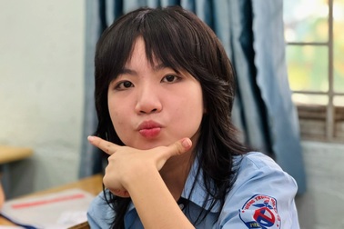 Đi thi trúng phòng toàn con trai, nữ sinh cười: “Sau tha hồ chọn người yêu”