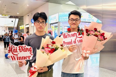 Hai học sinh Việt Nam đoạt giải cao nhất cuộc thi khoa học kỹ thuật tại Anh