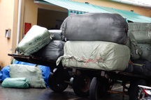 Tạm giữ hơn 10 tấn hàng quần áo, linh kiện điện tử nghi nhập lậu