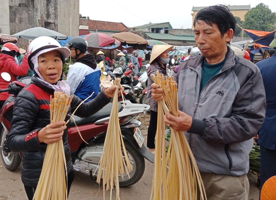 Chẻ lạt giang gói bánh chưng kiếm tiền triệu dịp Tết - 8 Chẻ lạt giang gói bánh chưng kiếm tiền triệu dịp Tết - 8