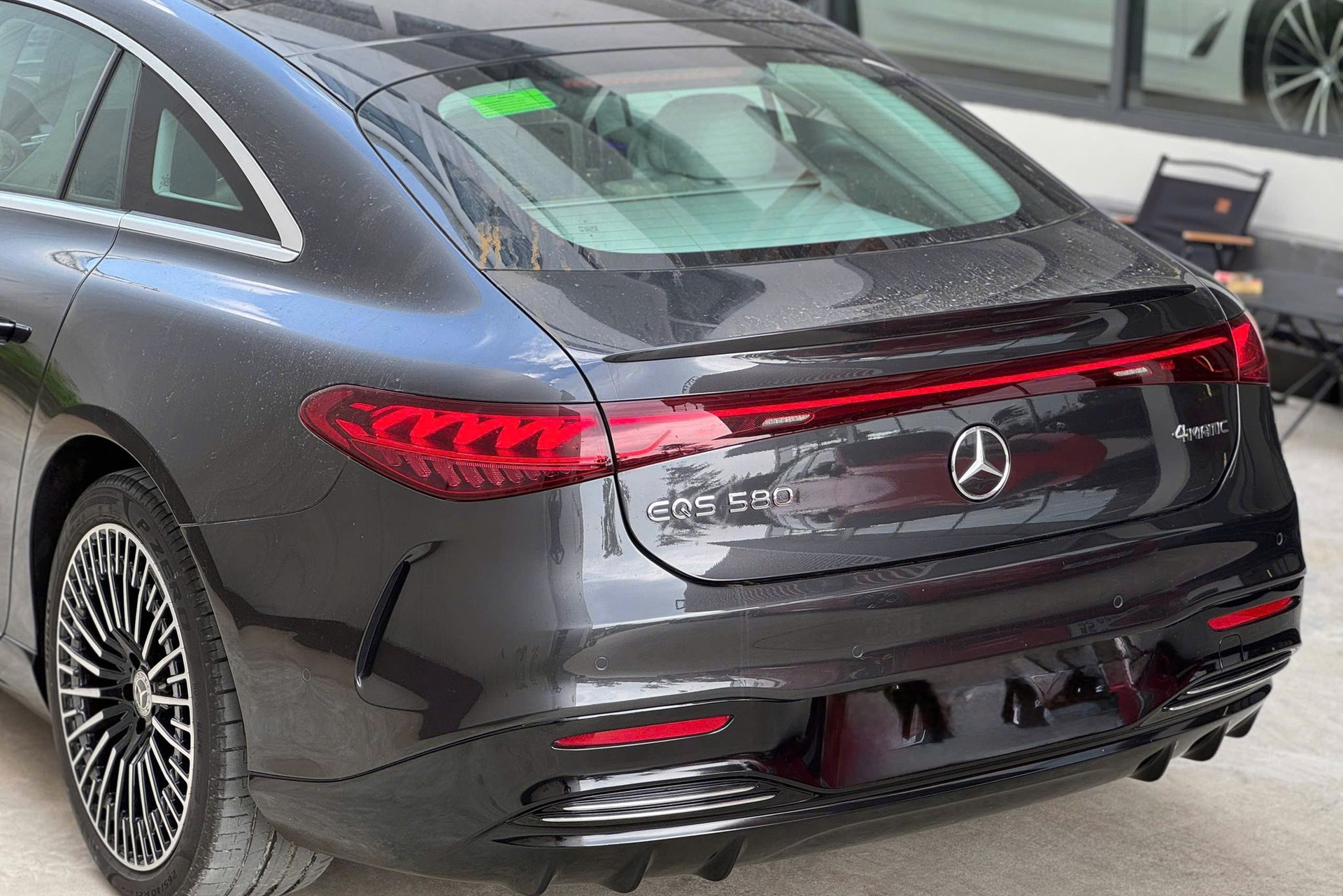 Xe sang chạy điện Mercedes-Benz EQS mất giá 2,4 tỷ sau chỉ 1.500km lăn bánh - 9 Xe sang chạy điện Mercedes-Benz EQS mất giá 2,4 tỷ sau chỉ 1.500km lăn bánh - 9