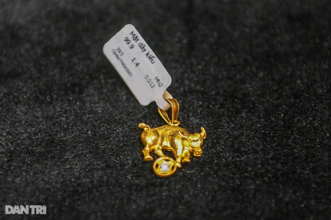 Người dân Hà Nội xếp hàng từ 3h sáng mua vàng ngày vía Thần Tài - 17