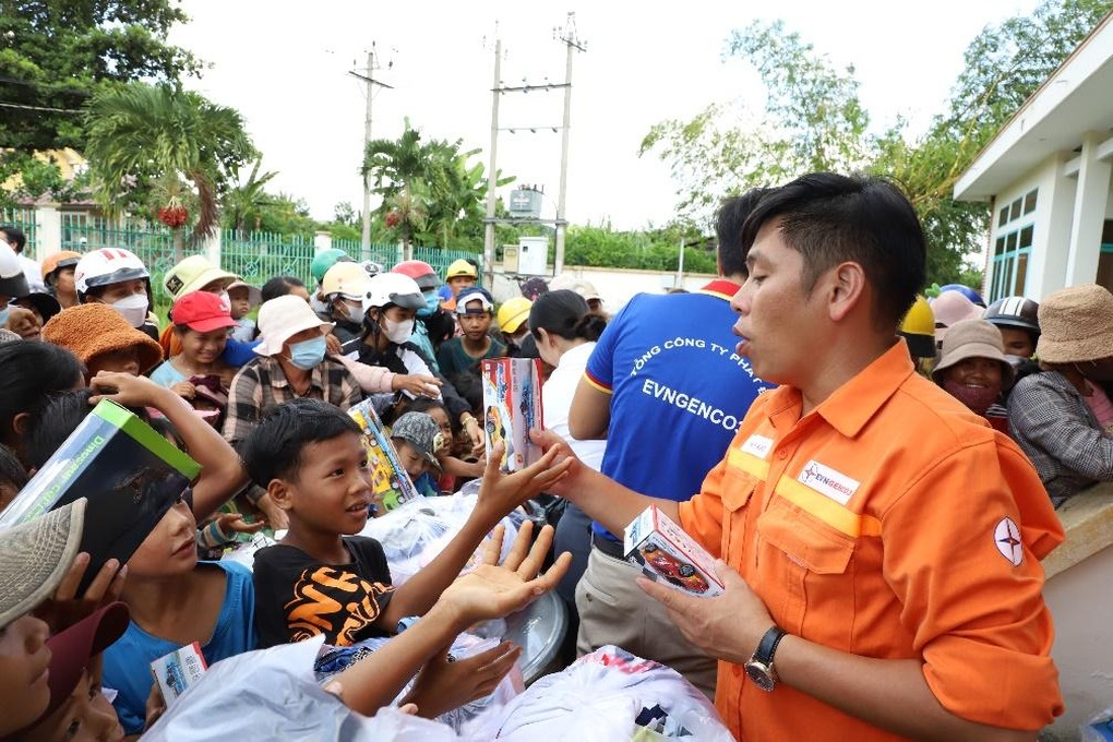 Nhiều hoạt động trao gửi yêu thương đến học sinh Đắk Lắk, Đắk Nông - 4 Nhiều hoạt động trao gửi yêu thương đến học sinh Đắk Lắk, Đắk Nông - 4
