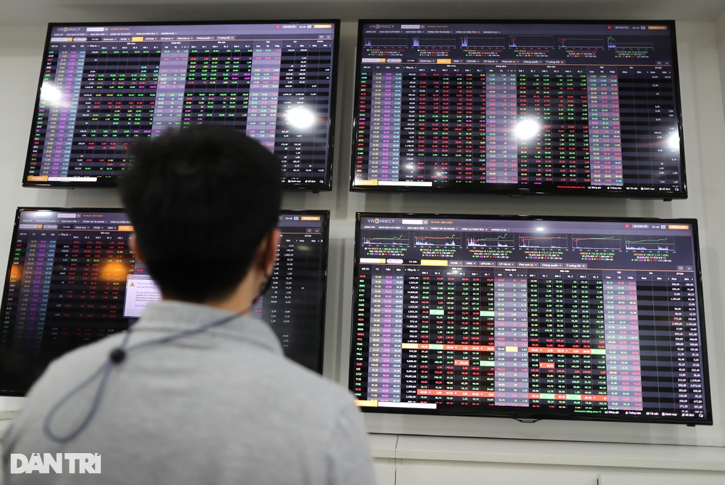 Chứng khoán cạn tiền, thị trường ngột ngạt - 1 Chứng khoán cạn tiền, thị trường ngột ngạt - 1