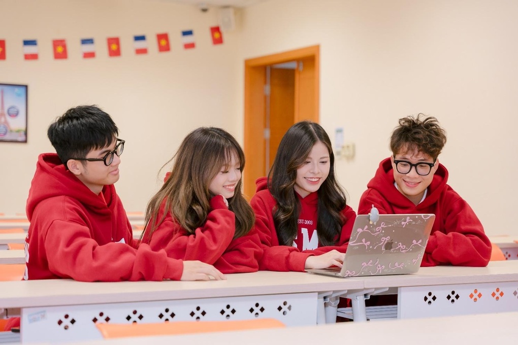 Tuyển sinh sớm: Lựa chọn chiến lược trong bối cảnh giáo dục đại học quốc tế hóa - 1