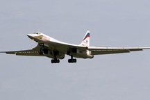 Xem máy bay siêu thanh Tu-160 của Nga phóng tên lửa