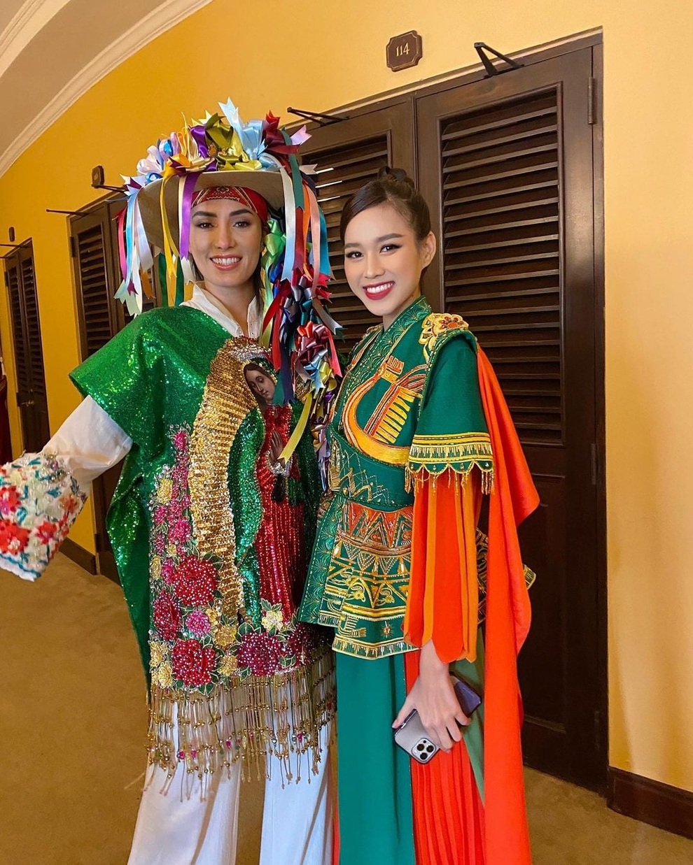 Đỗ Thị Hà và mỹ nhân hoa hậu thế giới cuốn hút với trang phục truyền thống - 3 Đỗ Thị Hà và mỹ nhân hoa hậu thế giới cuốn hút với trang phục truyền thống - 3