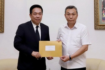 Phó Chủ tịch FAT trao thư xin lỗi đến Liên đoàn Bóng đá Việt Nam