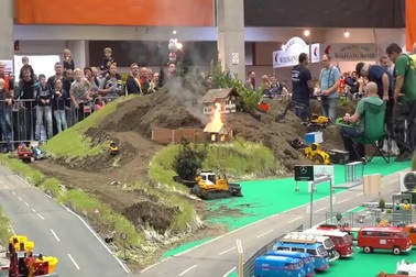 Mô hình xe cứu hỏa cực kỳ chi tiết và sắc sảo