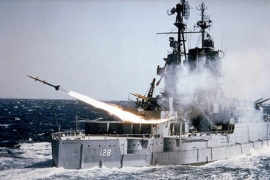 Chiến hạm Mỹ từng 2 lần suýt làm nổ tung chính mình