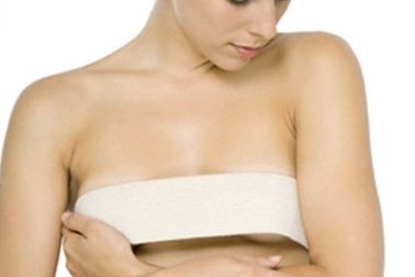 Vỡ túi ngực suốt 4 năm mà không biết