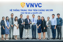 Giáo sư, Hiệp sĩ Jonathan Van Tam đến Việt Nam trao đổi về y khoa
