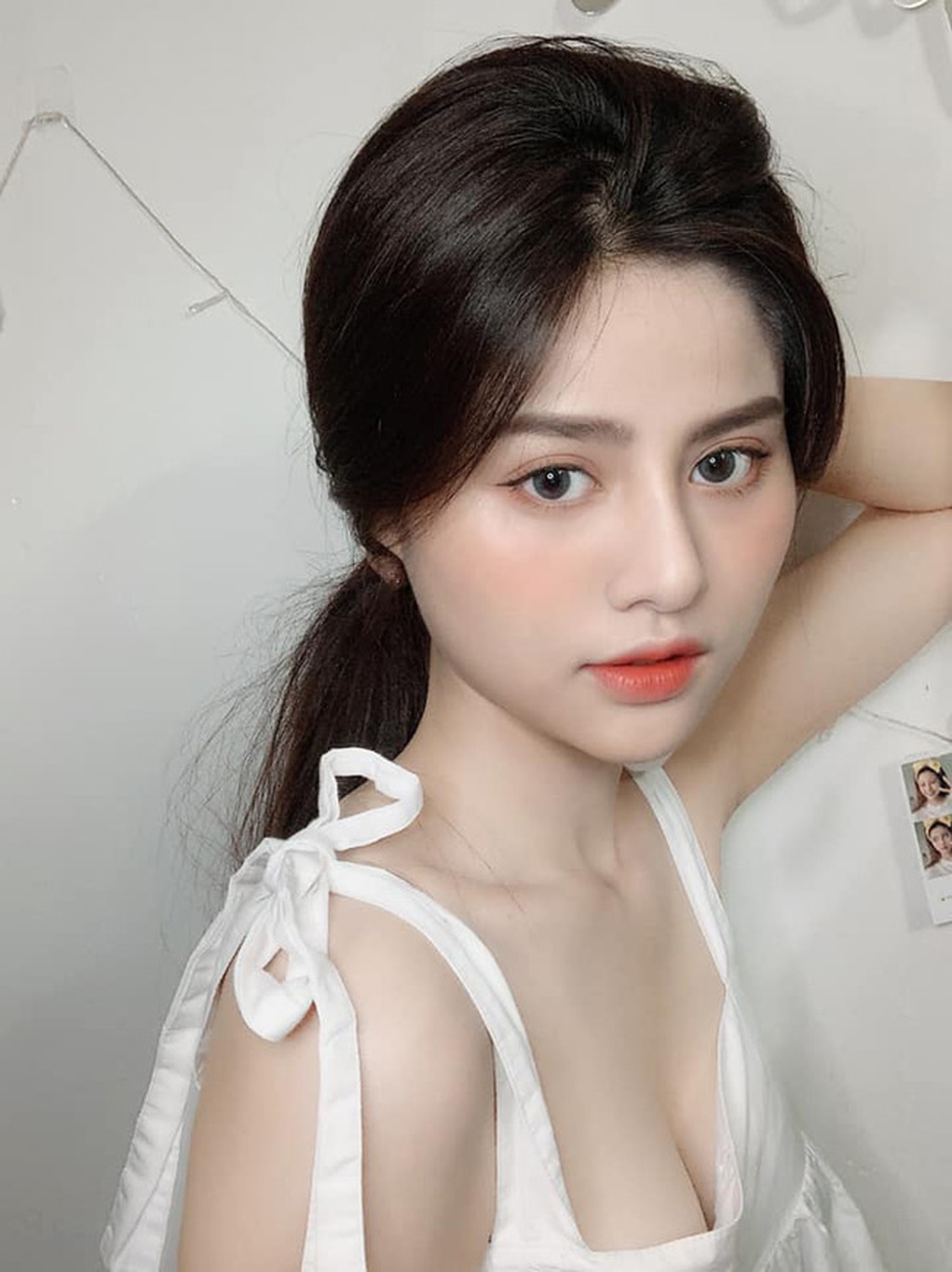 Cặp chị em sinh đôi nổi tiếng Sài thành, cô em xinh đẹp, gợi cảm đáng ngưỡng mộ - 18 Cặp chị em sinh đôi nổi tiếng Sài thành, cô em xinh đẹp, gợi cảm đáng ngưỡng mộ - 18