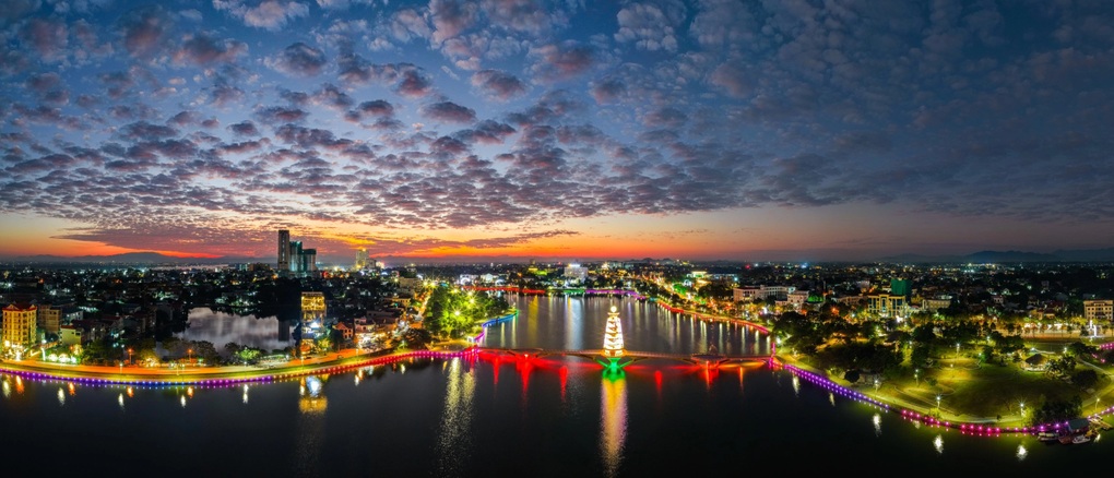 Presidente da Província de Phu Tho: 583 propriedades excedentes devem continuar a ser reorganizadas - 2 Chủ tịch Phú Thọ: 583 nhà đất dôi dư phải tiếp tục sắp xếp - 2