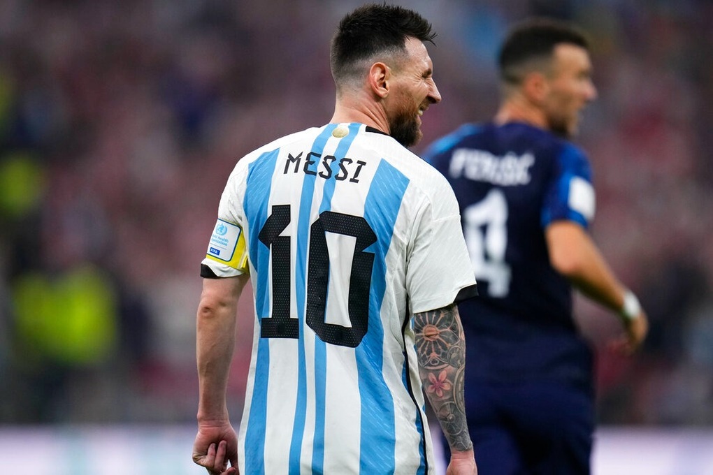 Messi ghi bàn và ăn mừng cảm xúc trong ngày giúp Argentina vào chung kết - 6 Messi ghi bàn và ăn mừng cảm xúc trong ngày giúp Argentina vào chung kết - 6