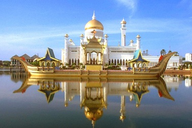 Cuộc sống giàu sang bậc nhất của Quốc vương Brunei