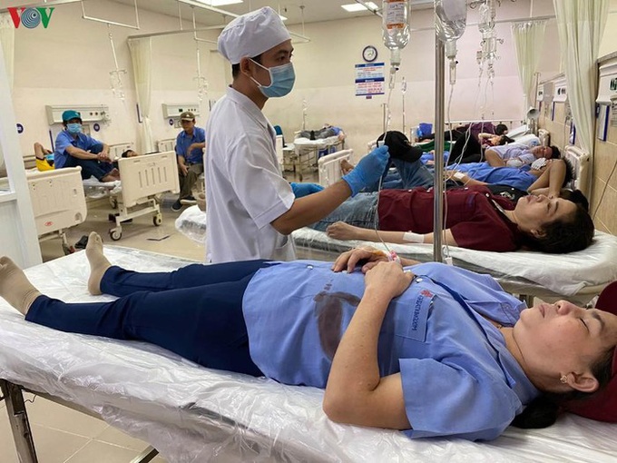 Đồng Nai: Hơn 100 công nhân nhập viện cấp cứu sau bữa cơm tối ở công ty - Ảnh 1. Đồng Nai: Hơn 100 công nhân nhập viện cấp cứu sau bữa cơm tối ở công ty - Ảnh 1.