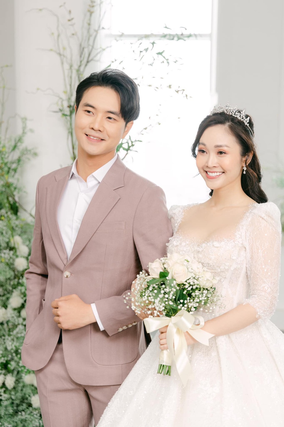 Ảnh cưới đẹp lung linh của MC Thùy Linh VTV với chồng kém 5 tuổi - 9 Ảnh cưới đẹp lung linh của MC Thùy Linh VTV với chồng kém 5 tuổi - 9