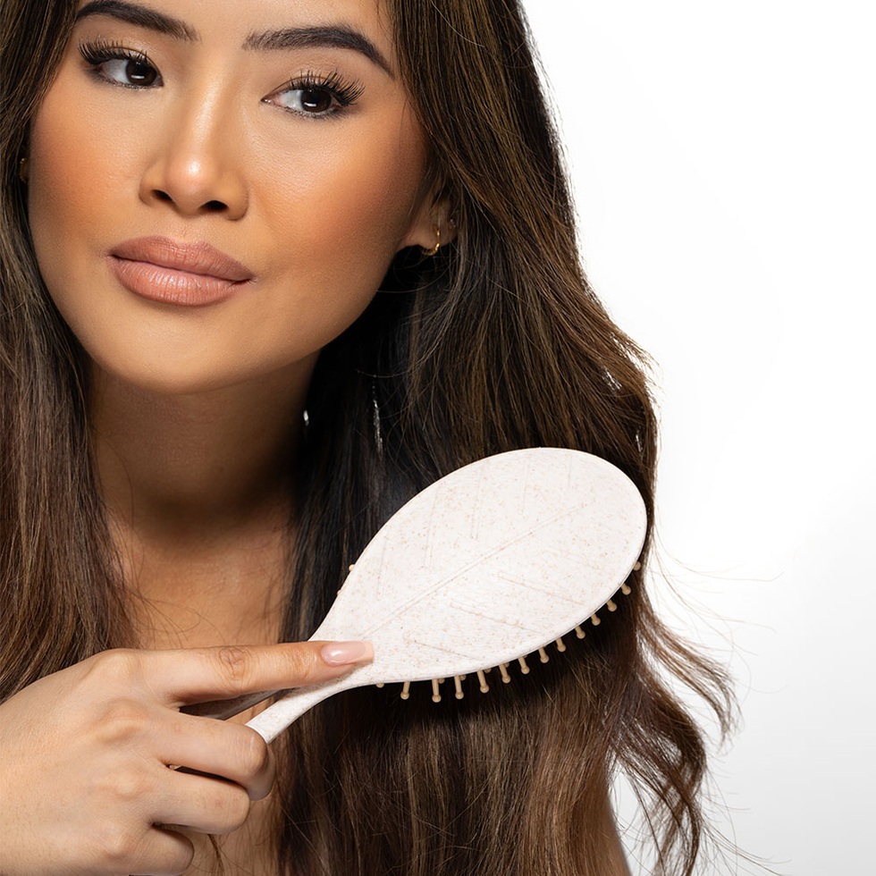 Cách chăm sóc đơn giản nhưng giúp tóc đẹp suốt Tết Nguyên đán - 2