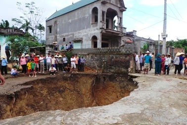 Xin ý kiến Bộ TN-MT về “hố tử thần” sâu 25m ở Thanh Hóa