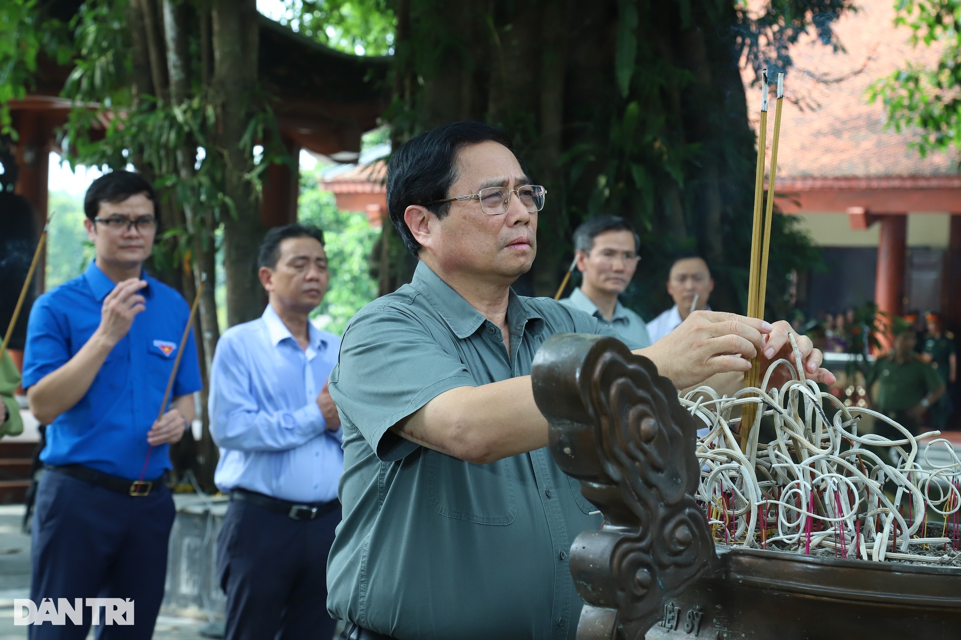 Thủ tướng dâng hương tại nơi khởi đầu Ngày Thương binh - Liệt sĩ - 3 Thủ tướng dâng hương tại nơi khởi đầu Ngày Thương binh - Liệt sĩ - 3