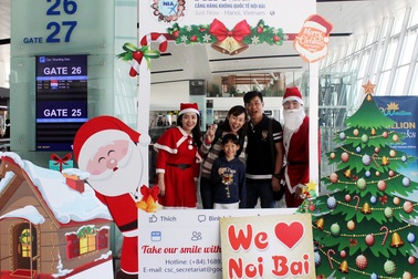Ngập tràn không khí đón giáng sinh ở sân bay