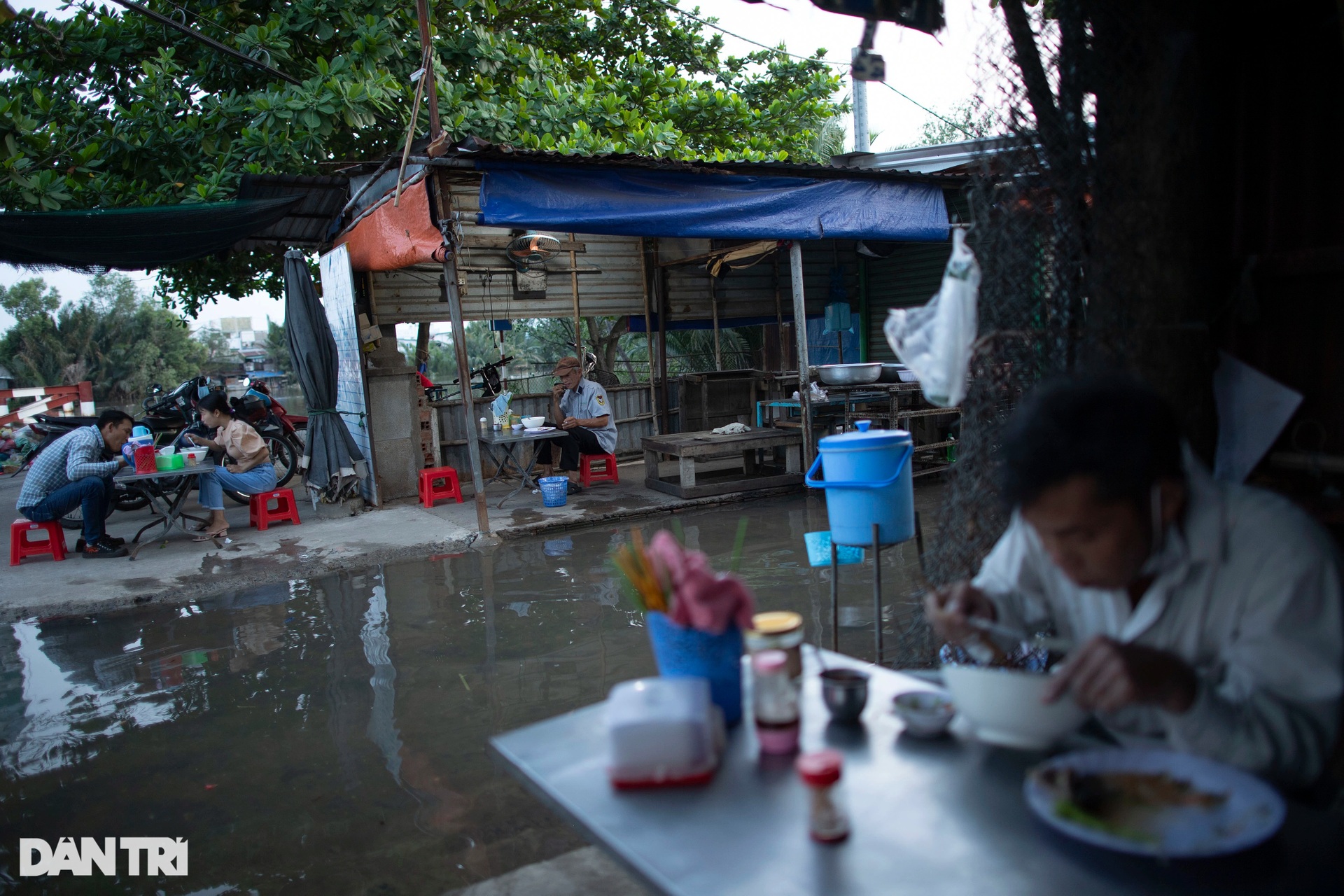 Cầu mới treo hơn 20 năm chưa xong, người dân TPHCM thấp thỏm qua cầu cũ - 15 Cầu mới treo hơn 20 năm chưa xong, người dân TPHCM thấp thỏm qua cầu cũ - 15