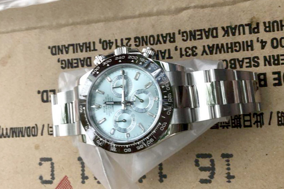Cô gái đánh tráo đồng hồ Rolex tiền tỷ của người yêu - 2 Cô gái đánh tráo đồng hồ Rolex tiền tỷ của người yêu - 2