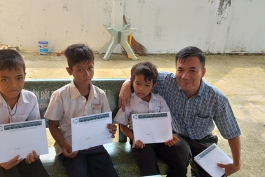 120 học sinh nghèo tỉnh Bình Phước nhận học bổng Grobest