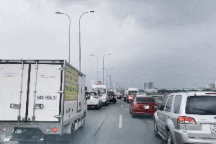 Hành động đẹp của tài xế Việt khi gặp xe cứu thương trên đường cao tốc