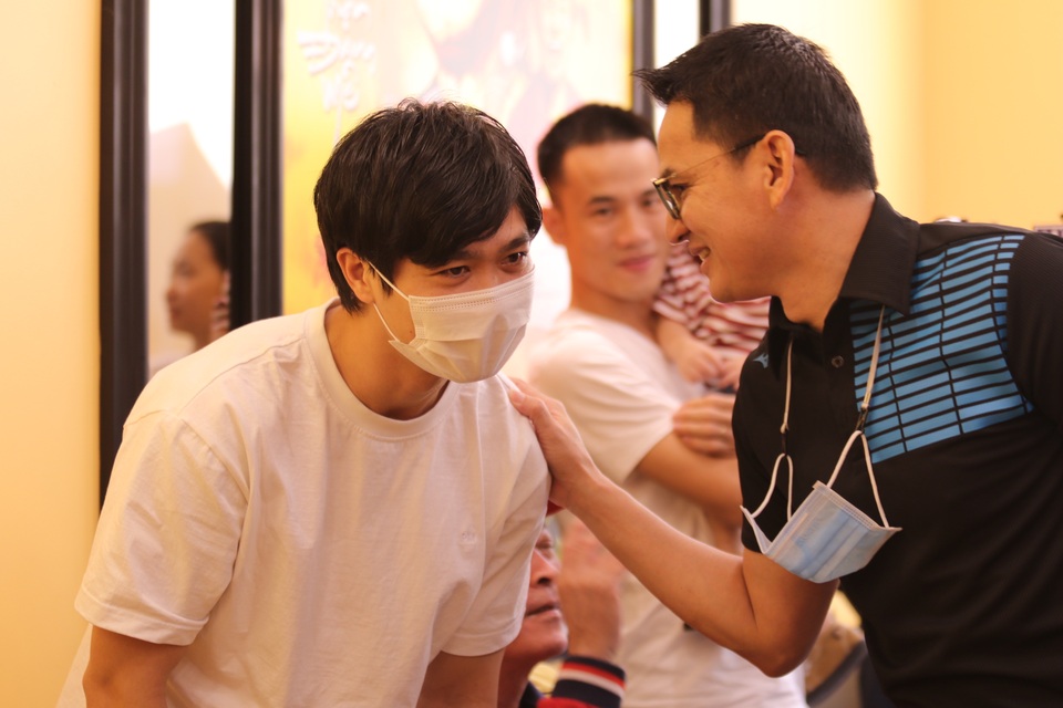Công Phượng và Tuấn Anh nói gì về HLV Kiatisuk? - 1 Công Phượng và Tuấn Anh nói gì về HLV Kiatisuk? - 1
