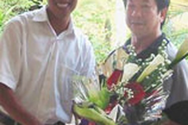 Thầy Mẫn đi dạy đá bóng